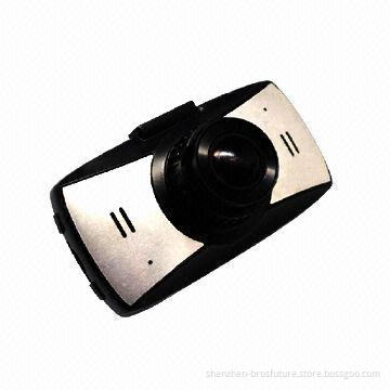 1,080P Full HD Vehicle Camera with 2.7-inch Screen